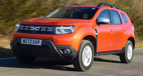 Няма съмнение, че съвременните автомобили са по-сложни от всякога. Въпреки това, ако всичко, което желаете, е здравина и простота, Dacia Duster е сериозният, способен и евтин SUV.

Докато някои малки модели са критикувани, че са напълно нефункционални извън асфалта, румънецът е проектиран да се справя навсякъде. Важно е да запомните, че това е бюджетен автомобил, така че далеч не е последната дума на лукса. 

Въпреки това, той е пълен с издръжливи материали, които трябва да издържат добре на почти всичко, което едно семейство може да хвърли върху него.